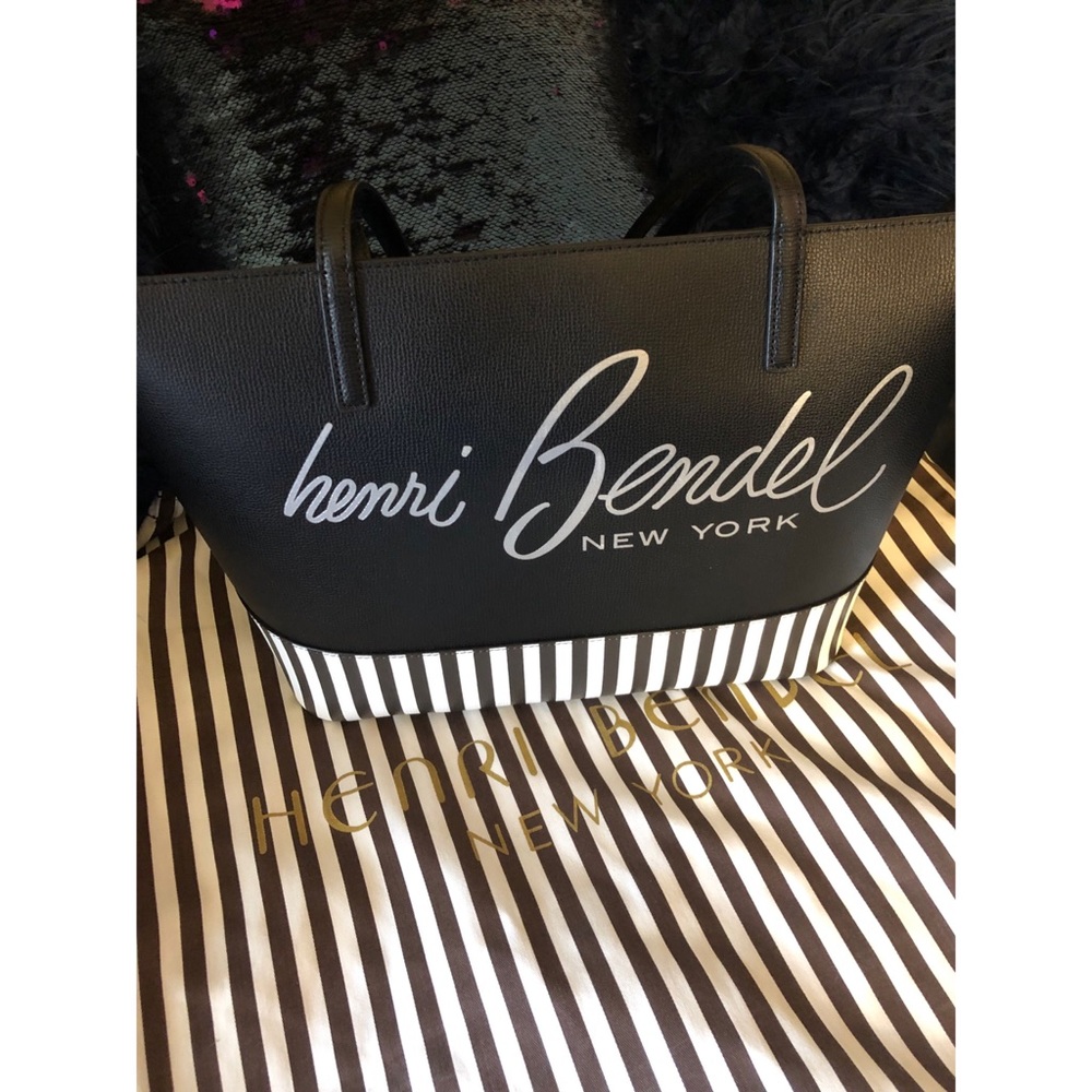 🖤Henri Bendel about town tote w/ pouch🖤